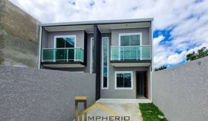 Imperdível oferta de sobrado à venda em Curitiba-PR, no bairro Tatuquara: 3 quartos, 1 sala, 2 banheiros, 1 vaga de garagem, 82,00 m².