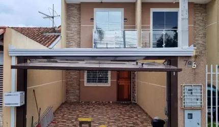 Sobrado à venda em Curitiba-PR, bairro Cidade Industrial, 2 quartos, 1 sala, 2 banheiros, 1 vaga de garagem, 76m².