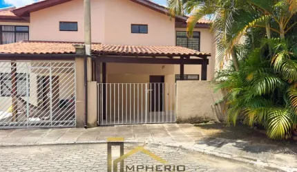 Imperdível! Casa à venda em Curitiba-PR, Bairro Alto, 3 quartos, 1 suíte, 1 sala, 3 banheiros, 2 vagas, 80m². Confira!