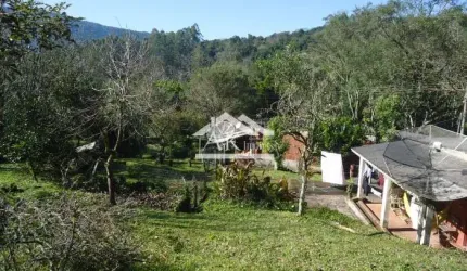 Sítio com 3 casas e açude a venda em Picada Café na Serra Gaúcha