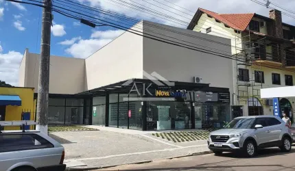 Sala comercial com mezanino à venda no centro de Picada Café, na Serra Gaúcha