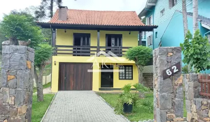 Casa com dois quartos e sala com lareira à venda em Nova Petrópolis na Serra Gaúcha