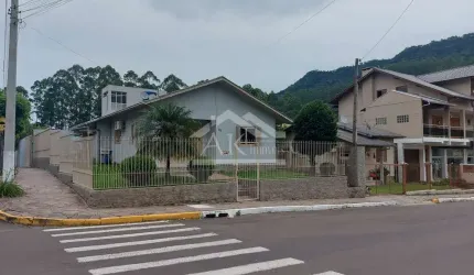 Casa em terreno de esquina, na cidade de Picada Café na Serra Gaúcha