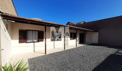 CASA A VENDA - CENTRO DE BALNEÁRIO BARRA DO SUL - 240 METROS DO MAR
