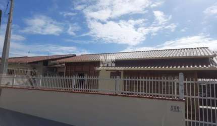 Casa mista com Edicula a pouco metros da praia do Tabuleiro