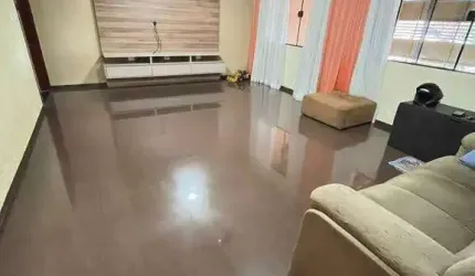 Casa à venda no Jardim São Francisco em Santa Bárbara d'Oeste com 3 quartos e 4 vagas de garagem.