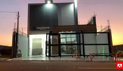 Barracão comercial com casa no piso superior à venda no Jardim Firenze em Santa Bárbara d'Oeste.