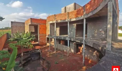 Sobrado à Venda no Residencial Dona Margarida em Santa Bárbara d'Oeste com 3 Suítes e Vaga para 4 Carros.