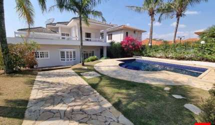 Casa à venda no Condominio Campos De Santo Antônio com 3 suites.