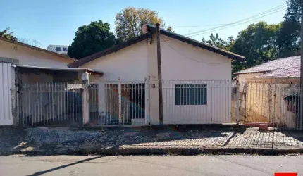 Duas casas à venda no mesmo terreno na Vila Santana em Santa Bárbara d'Oeste.