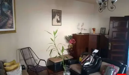 Casa com salão comercial à venda no centro de Santa Bárbara.