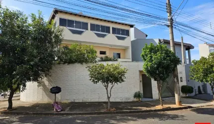 Casa à Venda no Jardim Laudissi em Santa Bárbara d'Oeste com 2 suítes e 2 vagas de garagem