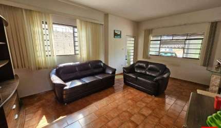 Casa ampla com edícula à venda na Vila Linópolis, em Santa Bárbara d'Oeste