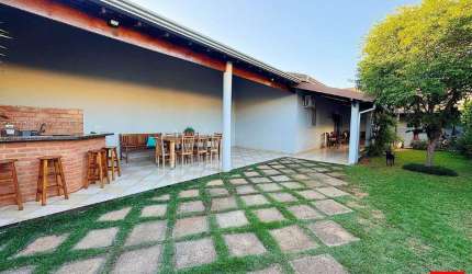 Casa à venda no Residencial Furlan em Santa Bárbara d'Oeste. Casa com 2 quartos (1 suíte) 2 vagas de garagem.