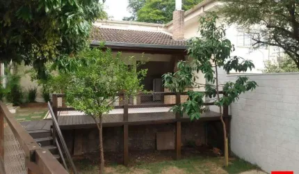 Casa à venda no Jardim Bela Vista, em Americana com 1 quarto, sendo 2 banheiros sociais e 2 vagas de garagem