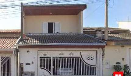 Duas casas à venda no mesmo terreno no bairro Jardim Pântano II, em Santa Bárbara d'Oeste com 4 quartos (2 suítes) e 2 vagas de garagem