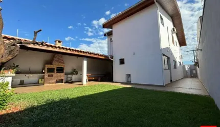 Casa à venda no Jardim Souza Queiroz em Santa Bárbara d'Oeste com 3 quartos (1 suíte) e 3 vagas de garagem