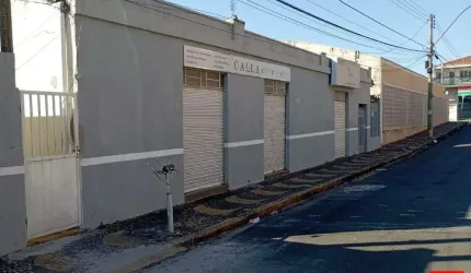 Casa à venda na Vila Aparecida em Santa Bárbara d'Oeste com 4 quartos, sendo 3 banheiros sociais e 1 vaga de garagem