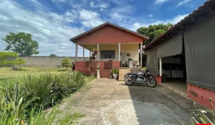 Chácara à venda no Bairro Gleba Califórnia em Santa Bárbara d'Oeste com 2 quartos, sendo 1 banheiro social e 1 vaga de garagem