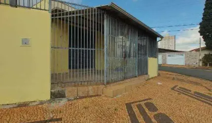 Casa à venda no Jardim São Francisco em Santa Bárbara d'Oeste com 3 quartos e 2 vagas de garagem