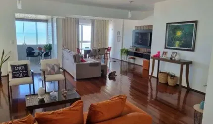 Apartamento para venda tem 220 metros quadrados com 4 quartos