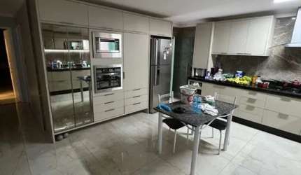 Linda Casa em Campo Grande Recife. Ampla de 4 quartos