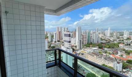 Apartamento em andar alto com vista para o mar e o Jockey Club, 2 quartos e 2 vagas de garagem