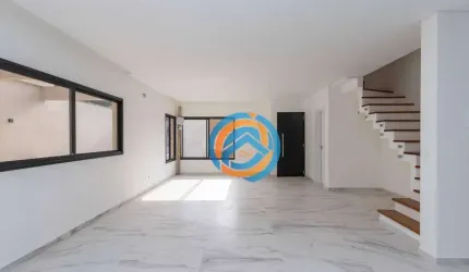 Casa frente rua com 3 quartos à venda, 145 m² por R$ 946.000 - Uberaba - Curitiba/PR