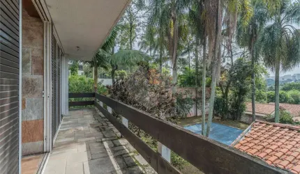 Sobrado com 4 quartos à venda em Jardim Cordeiro - SP
