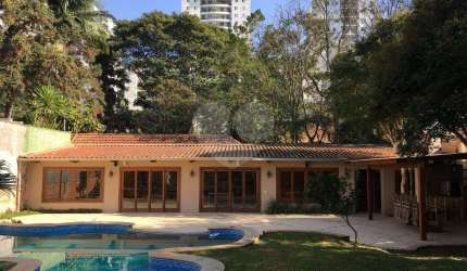 Sobrado com 4 quartos à venda ou para locação em Santo Amaro - SP