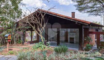 Casa térrea com 5 quartos à venda ou para locação em Jardim Marajoara - SP