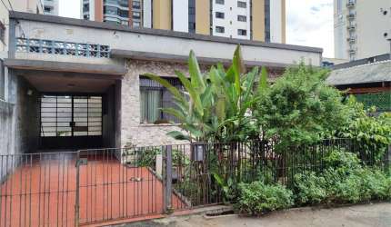 Casa térrea com 3 quartos à venda ou para locação em Indianópolis - SP