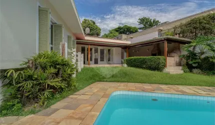 Casa térrea com 4 quartos à venda em Jardim Marajoara - SP