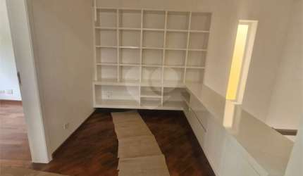 Condomínio com 4 quartos para locação em Jardim Cordeiro - SP
