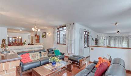 Casa térrea com 4 quartos à venda em Jardim Prudência - SP