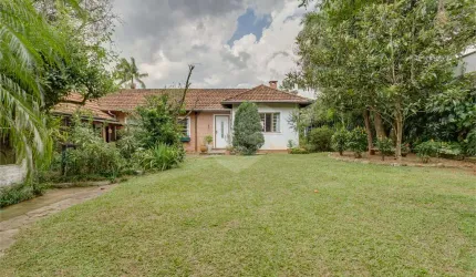 Casa térrea com 4 quartos à venda em Santo Amaro - SP