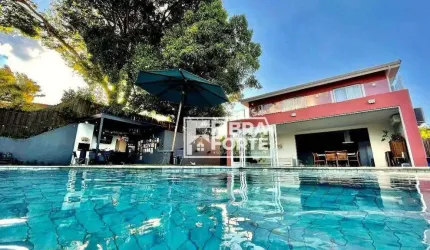 Casa para venda em condomínio fechado em Barão Gerlado com 3 suítes.
