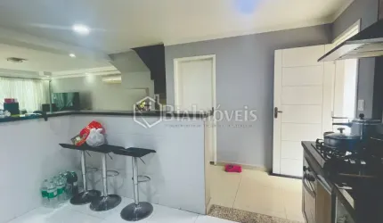 Casa duplex - Em condomínio fechado