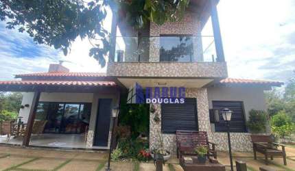 Vende-se Linda Casa com 03 quartos sendo 01 suíte no Condomínio Fechado Quintas do Brumado, 13km do centro da cidade de Chapada dos Guimarães.