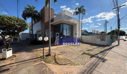 Vende-se lindo prédio novo e com sistema de energia solar.