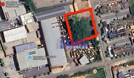 Vende-se 04 lotes juntos que totalizam 1.386m2, o quadra fechado tem 42metros de frente para o asfalto e 33 metros de fundos. Terrenos documentados.