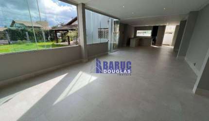 Casa térrea com 3 quartos s/ 2 suÍtes e uma delas com closet, sala de estar, copa, banheiro social, ampla cozinha e um belo Gourmet bairro Bom Clima.