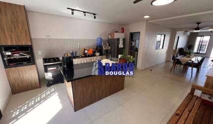 Vende-se linda casa reformada com 2 vagas, sala de jantar e estar, 3 quartos sendo 02 suítes, quintal e canil R$ 470.000 - Jardim Imperial - Cuiabá/MT