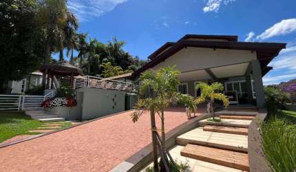 'Residencia de Prestigio: 4 Suites, 2 dormitorios, 6 banheiros, uma bela piscina com bar molhado em condominio fechado com localizacao privilegiada de Vinhedo/SP.