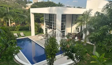 Descubra a fusao perfeita entre sofisticacao e conforto nesta residencia de alto padrao, situada no renomado Condominio Vista Alegre - Cafe, em Vinhedo