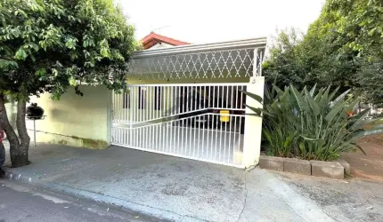 Oportunidade: Casa aconchegante com 2 dormitorios e 2 vagas de garagem na Vila Romana, Vinhedo/SP!