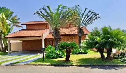 Nao perca a oportunidade unica de viver na casa dos seus sonhos no Condominio Marambaia, localizado em uma area privilegiada de Vinhedo. Esta residencia dispoe de 4 dormitorios, sendo 2 suites, alem d