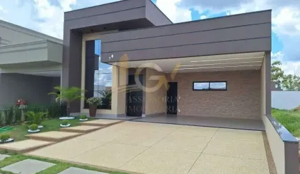Casa com piscina em Condomínio