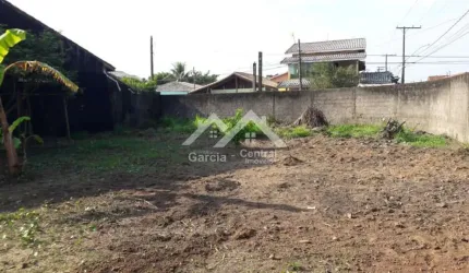 Terreno com 457mt² de esquina murado, ao lado da praia