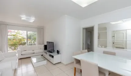 Encontre o equilíbrio ideal entre conforto, localização privilegiada e tranquilidade neste charmoso apartamento em São Paulo.